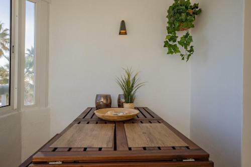 Charming & Spacious Sea Front Apartment