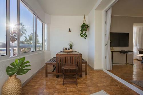Charming & Spacious Sea Front Apartment