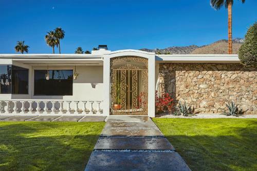 The Establishment, Quintessential 1969 Villa