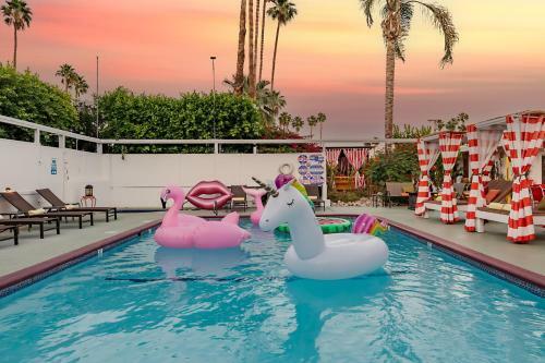 Hotel Float Palm Springs