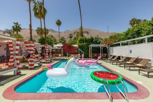 Hotel Float Palm Springs