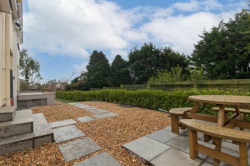 Maynor - Large Luxury House, Log Burner, Central Location