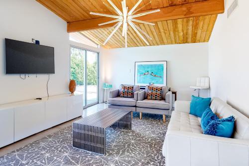 Iconic Mid-century Modern Escape
