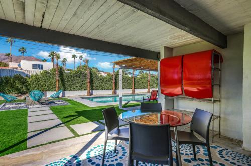 Iconic Mid-century Modern Escape