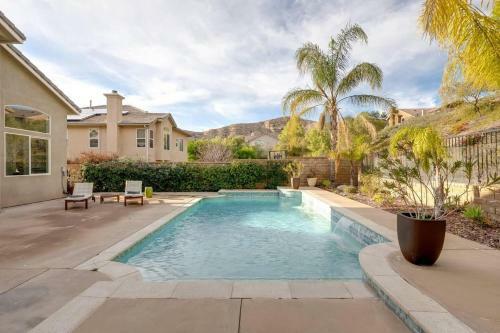 Luxury Modern Home With Resort-style Pool & Backyard