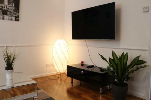 Cosy & Spacious 5 Bedroom Luxurious Home