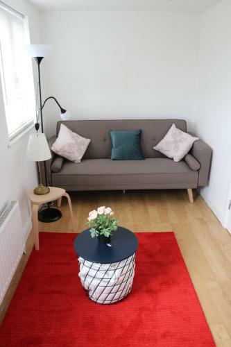 Cosy & Spacious 5 Bedroom Luxurious Home