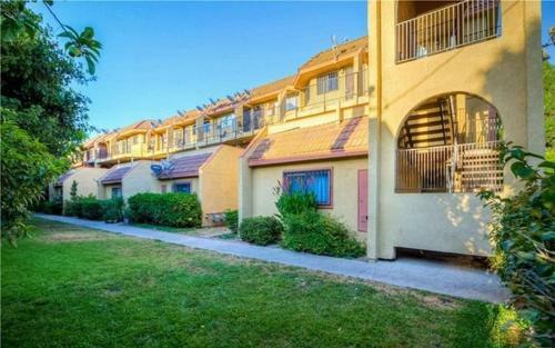 One Bedroom Condo-washer-dryer-parking