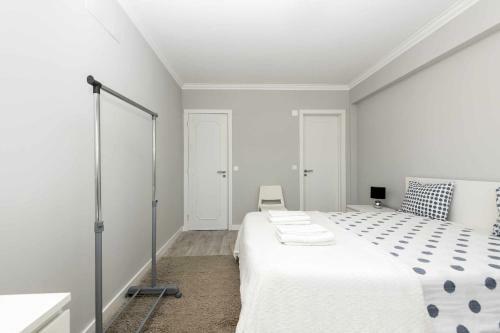 Cozy Apartment With Sea View In Estoril