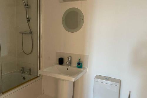 Marie?s Serviced Apartment B, 2 Beds( Free Parking Underground)