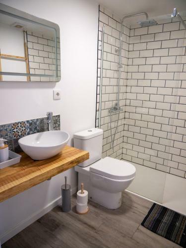 Hostal Dwell Azores Coworking And Accommodation