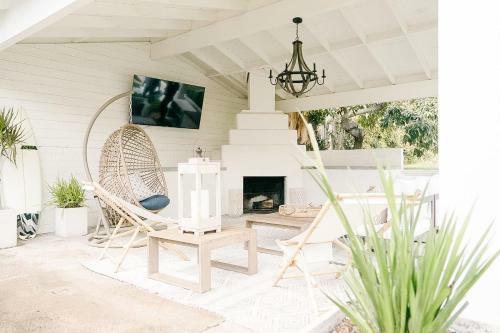 Stunning North Pb Beach Hideaway With Ocean Views