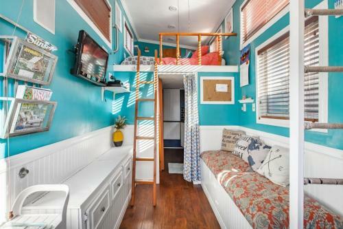Charming Tiny Home With A Private Hot Tub