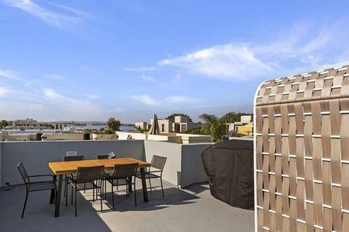 3bd Sleeps 8 Rooftop Bayside Feel The Ocean Breeze