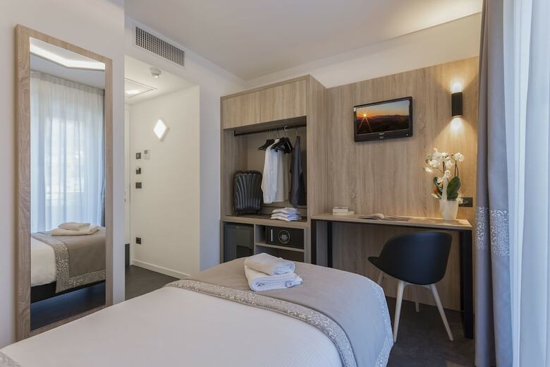 Tourist Hotel