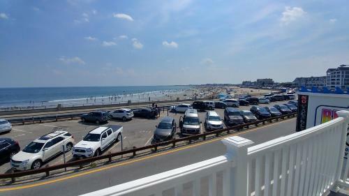Aparthotel Breakers By The Sea