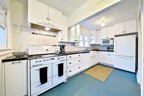 Ocean Beach Cottage And Casita