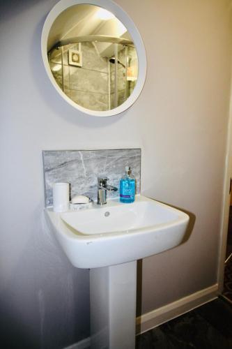 Modern 1 Bedroom Belfast Apartment A