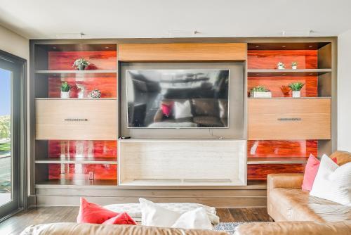 Crown Point Villa