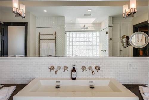Crown Point Villa