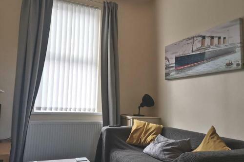 Entire, 2 Bed Town House On Donegall Rd
