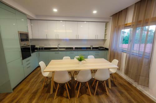 Cozy Apartment With Garden