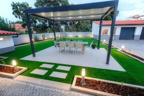 Cozy Apartment With Garden