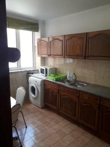 Apartamento 300 Metros Do Santu�rio de F�tima T4