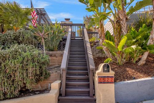 Canyon Palms
