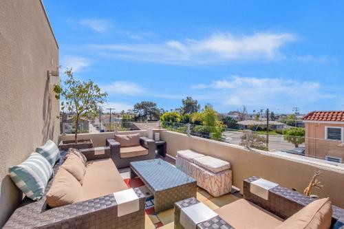 Pacific Beach Contemporary Beach Home