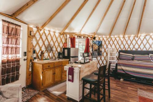 Santa Paula Yurt - Glamping At It's Best