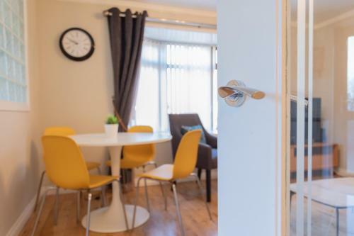 New Modern City Centre Apartment