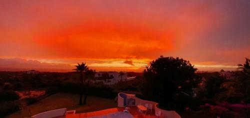 Luxurious Villa With Beautiful See Views & Spacious Garden