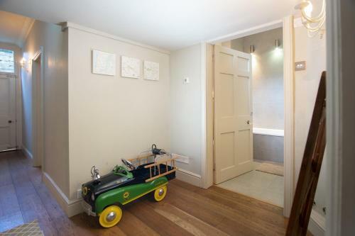 Stunning Royal Crescent Apartment With 3 Bedrooms
