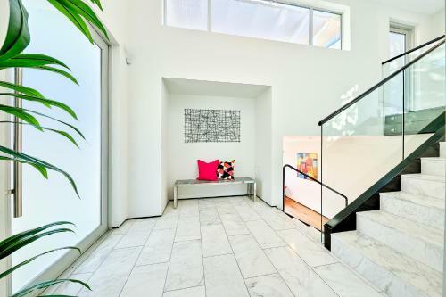 Solana Modern Paradise