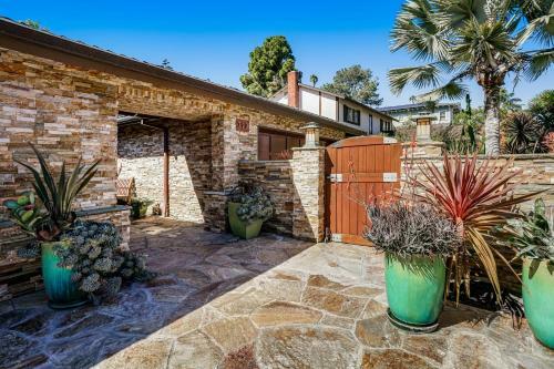 Hillcraft House