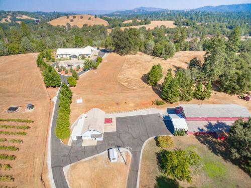 80acre Mountainretreat W/pool/spa Byyosemite 14ppl
