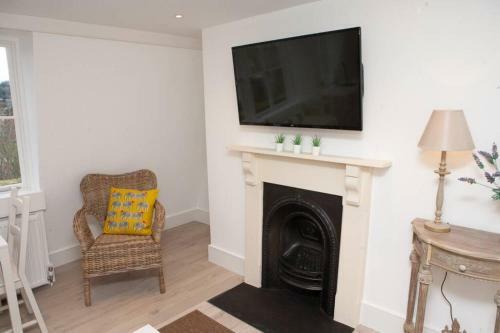 Spectacular Views, 1 Bed Central Bath Apartment