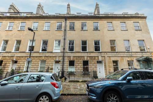 Spacious, Light-filled Central Period Apartment