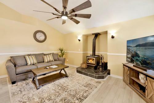 Ultra Modern Retreat By Big Bear Vacations
