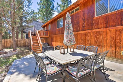 Big Bear Cabin With Deck About 6 Mi To Ski Resorts!