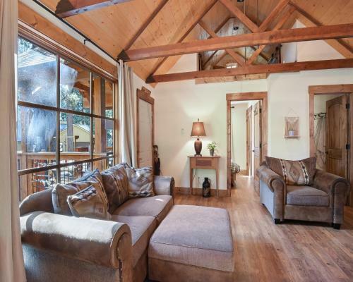Lewis Lair Cabin Cabin