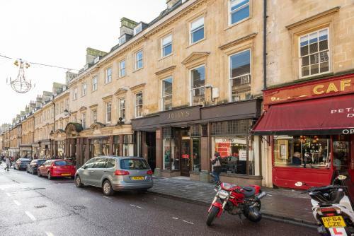 Stunning & Central Milsom Street Apartment