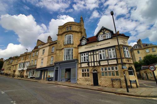 Lansdown Villa By M-groupsa