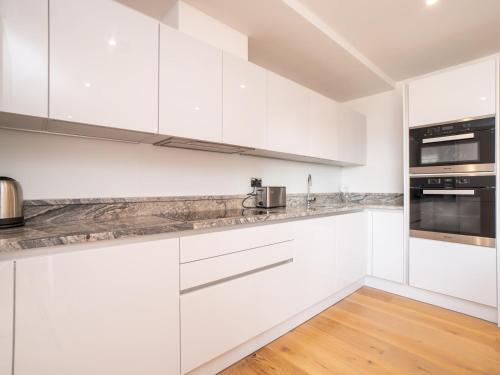 Pass The Keys Quiet 1 Bed Central Apartment With Parking
