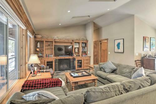 Tahoe City Retreat With Deck, 1 Mi To Beach!