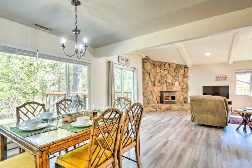 Cabin With Deck Located In The Sherwood Forest!