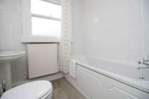 Spacious Georgian Apartment 5 Mins From Bath Abbey