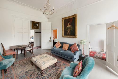 2 Bed Character & Period Apartment Central Bath