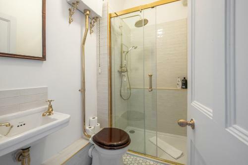2 Bed Character & Period Apartment Central Bath